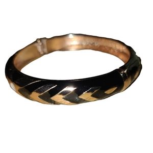 6" Black Enamel Bangle L8